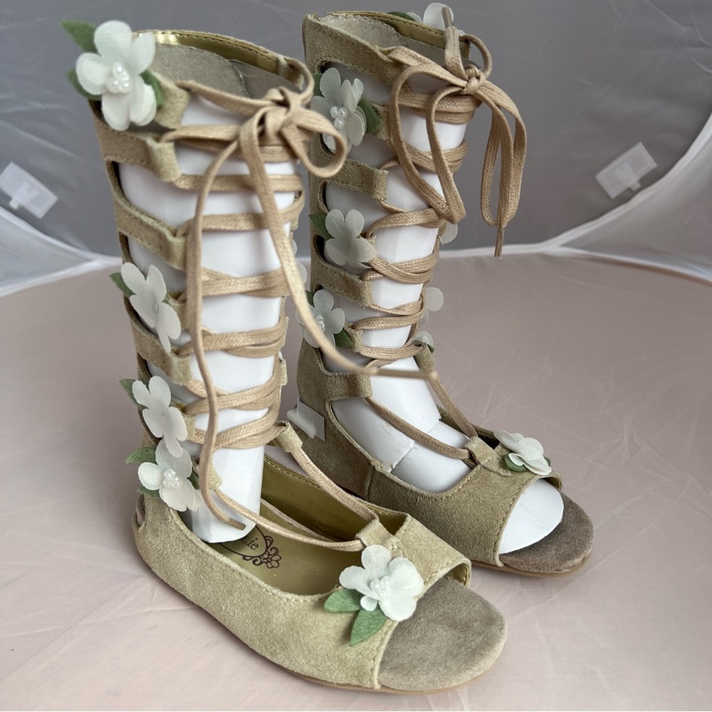 Joyfolie Seraphina Gladiator Sandals w/ Hair Clip Girls Size 8 NEW